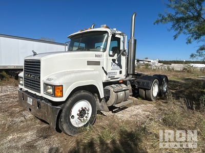 2006 Mack CHN613 6x4 Cabeza Tractora Cabina Corta