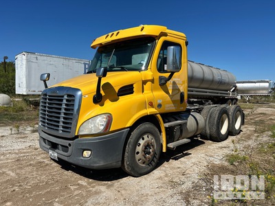 2017 Freightliner Cascadia 113 6x4 Cabeza Tractora Cabina Corta