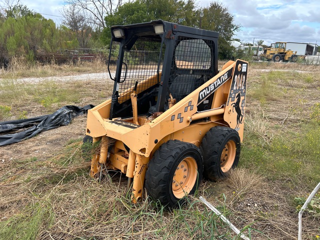 2000 (unverified) Mustang 2042 Skid Steer Loader (Inoperable)