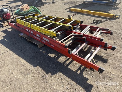 Quantity of Fiberglass Step Ladders Varios, tienda, almacen, consumidor