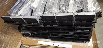 Quantity of (144) Motorized Desk Legs Varios, tienda, almacen, consumidor
