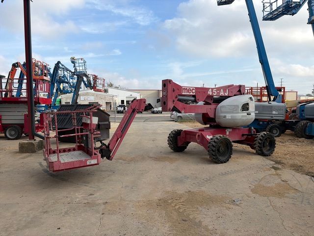 2019 MEC 45-AJ 4WD Diesel Articulating Boom Lift 2019 MEC 45-AJ 4WD Diesel Articulating Boom Lift