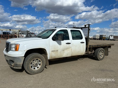 2013 GMC Sierra 3500HD 4x4 Crew Cab Flatbed Truck