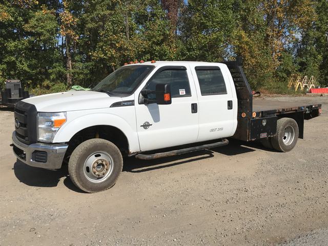 2014 Ford F-350 Super Duty 4x4 Flatbed Truck