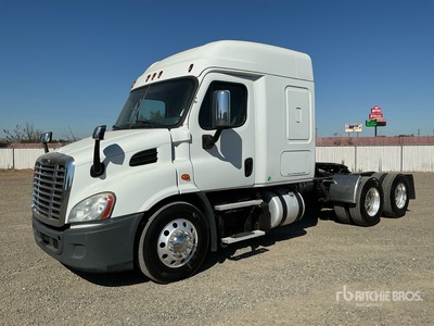 2019 Freightliner Cascadia 113 6x4 تراكتور شاحنة كابينة النوم (ثنائية المحور)