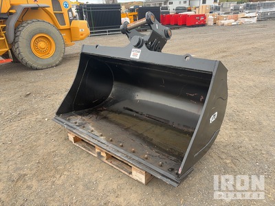1800 mm Q/C Hydraulic Tilting Excavator Bucket - Fits 12 - 14 Ton (Unused)