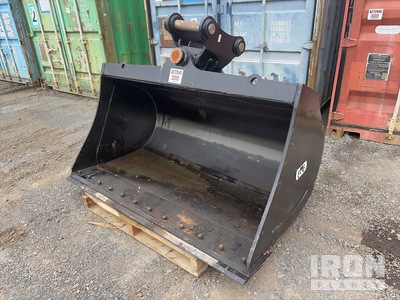 1800 mm Q/C Hydraulic Tilting Excavator Bucket - Fits 12 - 14 Ton (Unused)