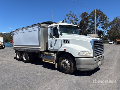 2010 Mack CMMR Granite 6x4 T/A Camión dumper