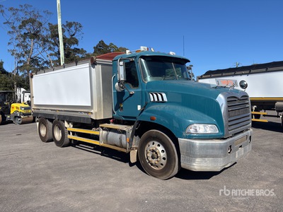 2010 Mack CMMR Granite 6x4 T/A Camión dumper