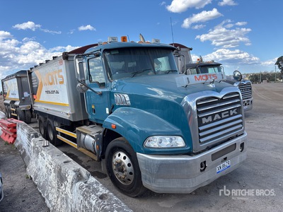2010 Mack CMMR Granite 6x4 T/A Dump Truck