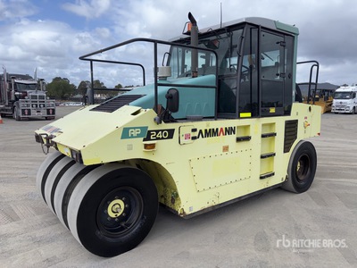 2012 Ammann AP240 8 Wheel Compacteur pneumatique