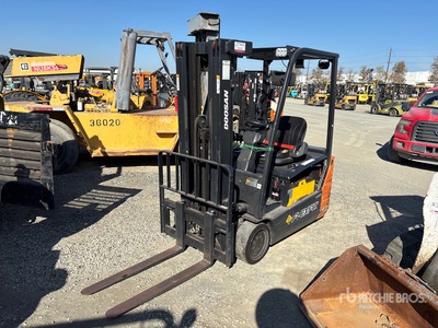 2020 Doosan B20T7 3650 lb Cushion Tire Wózek widłowy