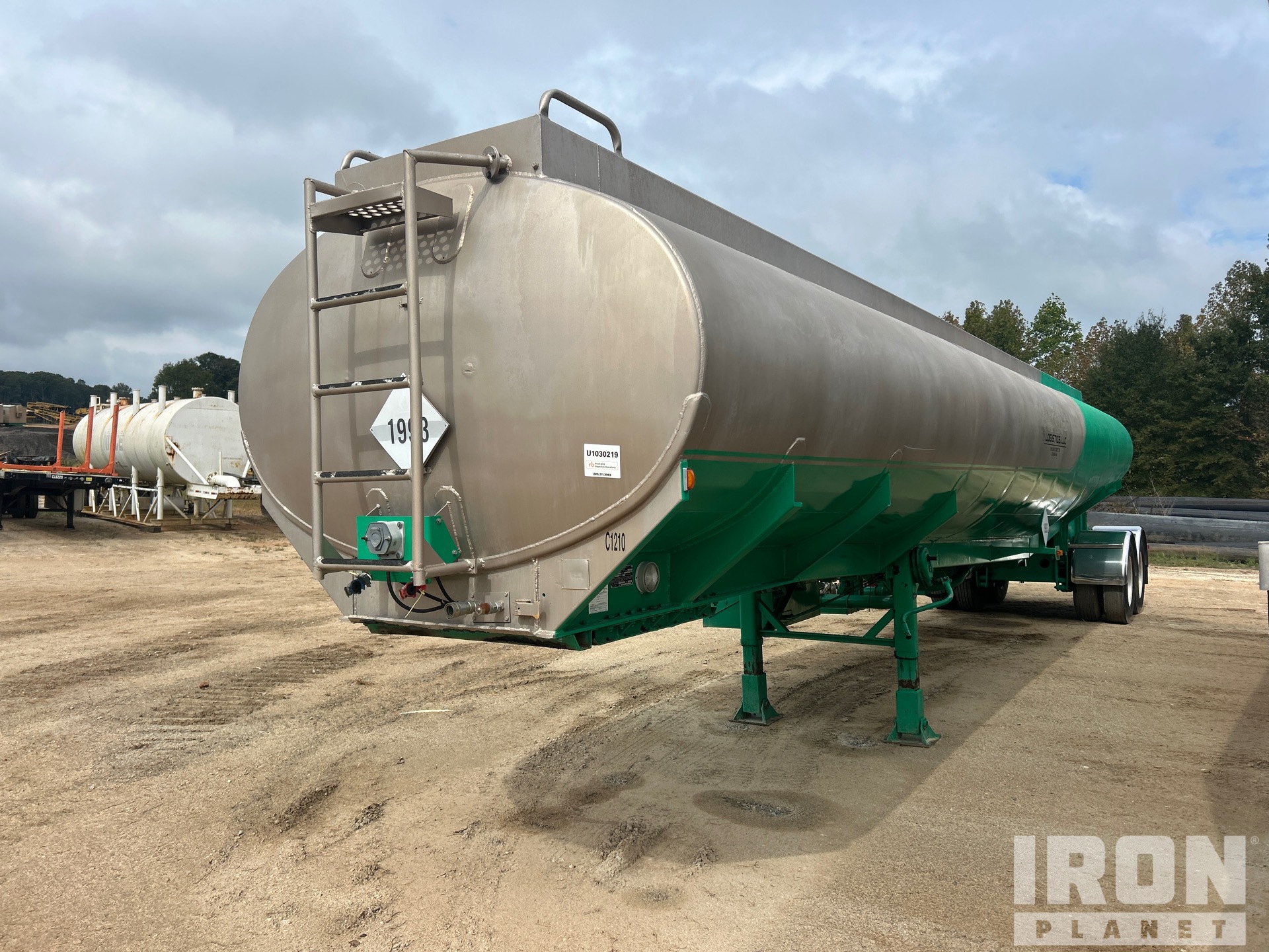 1979 Fruehauf TAG-F2-EDT 9100 Turntable T/A Fuel Trailer