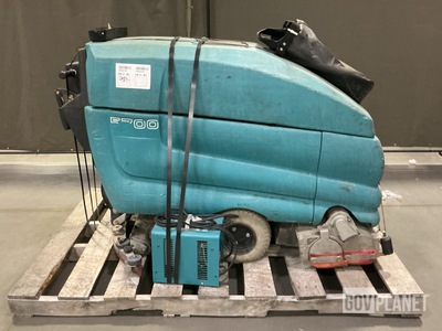 Tennnant 5700 Floor Scrubber