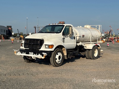 2002 Ford F-750 4x2 Water Truck