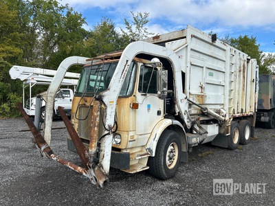 2002 Volvo Xpeditor WX Waste Collection Truck