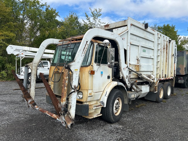 2002 Volvo Xpeditor WX Waste Collection Truck