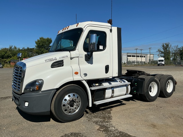 2017 Freightliner Cascadia 113 6x4 T/A Day Cab Truck Tractor