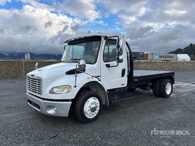 2006 Freightliner M2 106 4x2 Flatbed Truck