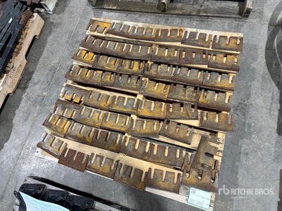 Quantity of (48) John Deere Z69500 Knives