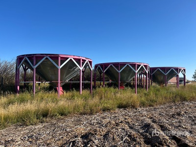 Quantity of (3) 19 ft x 10 ft High Tolva de grano