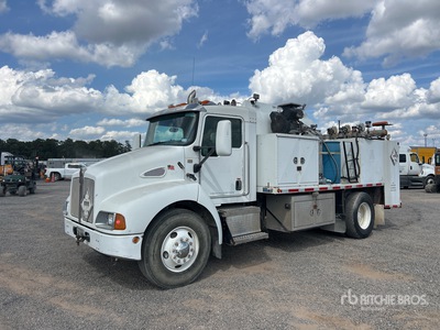 2007 Kenworth T300 4x2 Ciężarówka do przewozu paliwa i oleju