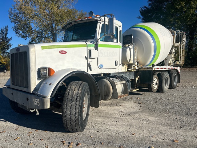 2013 Peterbilt 365 10x4 Mixer Truck 2013 Peterbilt 365 10x4 Mixer Truck
