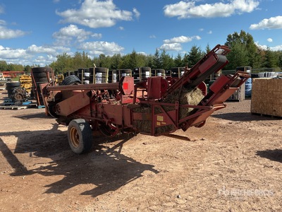 1976 New Holland Hayliner 273 Square Baler