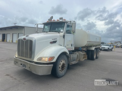 2011 Peterbilt 384 4000 gal 6x4 Water Truck