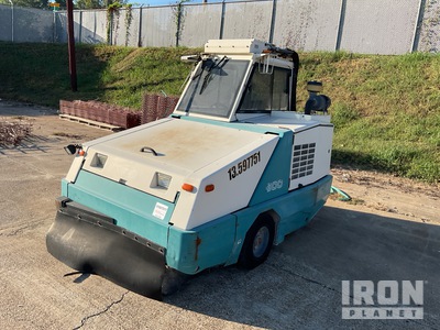 2012 Tennant M800 Ride-On Floor Sweeper