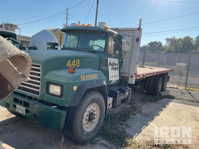 2002 Mack RD688S 6x4 Flatbed Truck