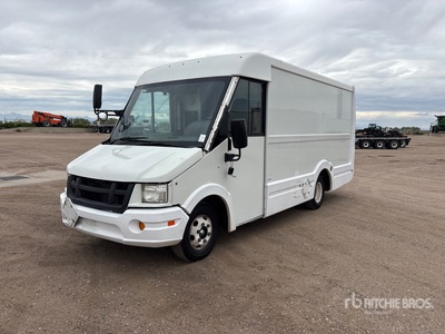 2013 Isuzu NPR 4x2 Moving Gesloten vrachtwagen