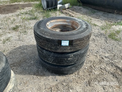 Quantity of (3) 11R22.5 Banden