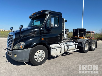 2016 Freightliner Cascadia 6x4 T/A Day Cab Truck Tractor