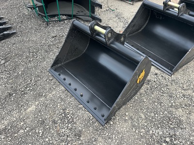 Trojan 42 in Cleanup Excavator Bucket - Fits Cat 305, 305.5 Komatsu PC45/50/55, Hyundai R55, Hitachi/Deere 50D/G, Case, New Holland, Kobelco SK50, Bobcat E50/341/337