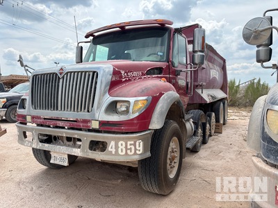 2006 International 7600 12x4 Camion-benne à cinq essieux