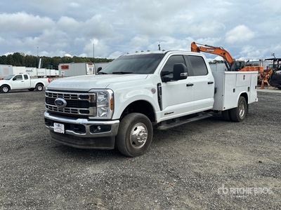 2025 Ford F-350 4x4 Crew Cab Utility Truck