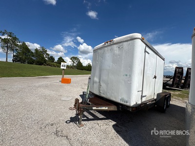 2002 Hi-Way Star 16 ft T/A Remorque fermée