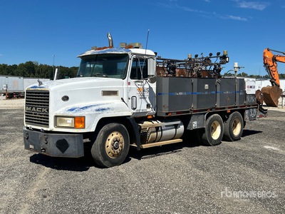 1994 Mack CH613 6x4 Camion de combustible y lubricacion
