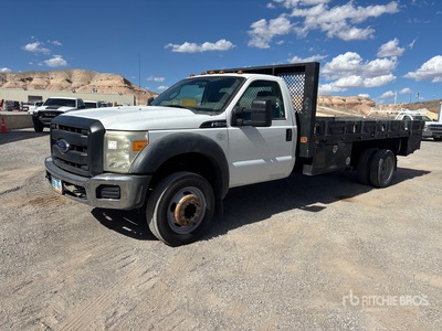 2015 Ford F-550 4x2 Camion à Plateau