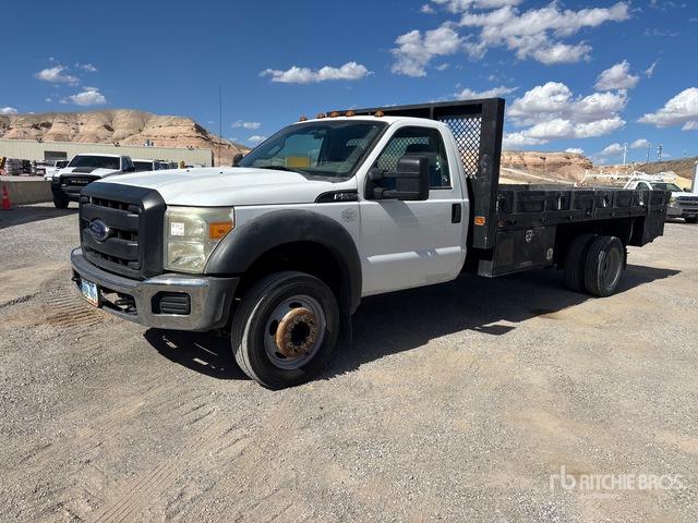 2015 Ford F-550 4x2 Flatbed Truck
