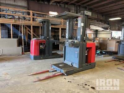 Raymond 261-0PC30TT 3000 lb Order Picker
