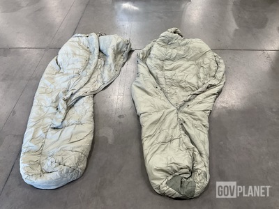 (80) Sleeping Bags