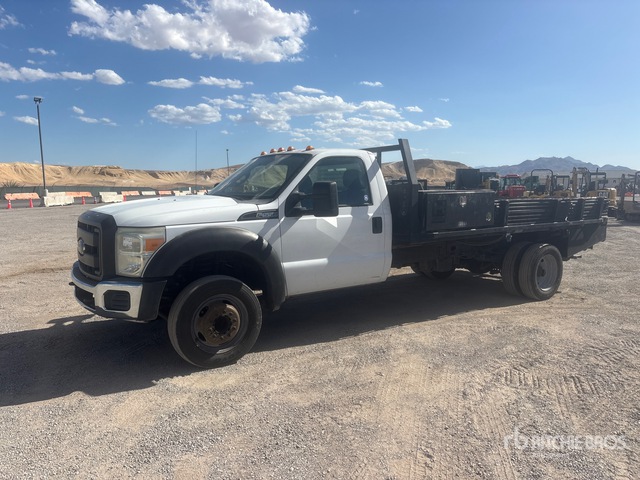 2015 Ford F-550 4x2 Flatbed Truck
