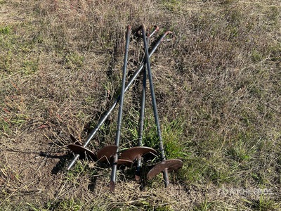 Quantity of (4) 36 in Grain Bin Anchor Varios equipamientos de agricultura