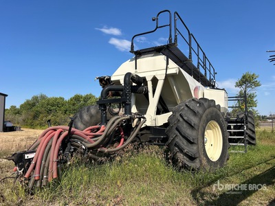 2014 Bourgault 7950 950 bu Tow-Behind Air Cart