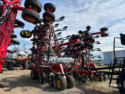 2012 Bourgault 3320PHD 66 ft Air Drill