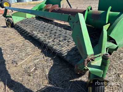 John Deere 212 12 ft Draper Combine Pickup Header