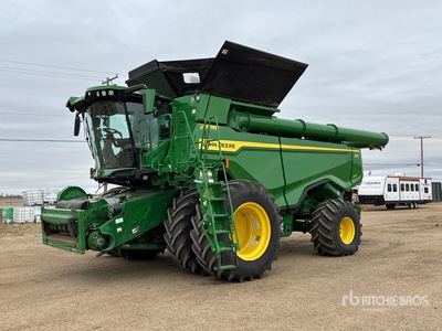 2023 John Deere X9 1100 Combine Harvester