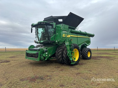 2023 John Deere X9 1100 Combine Harvester